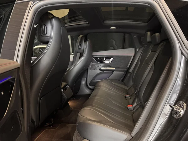 Mercedes-Benz EQE (2024) — foto 13 van 30