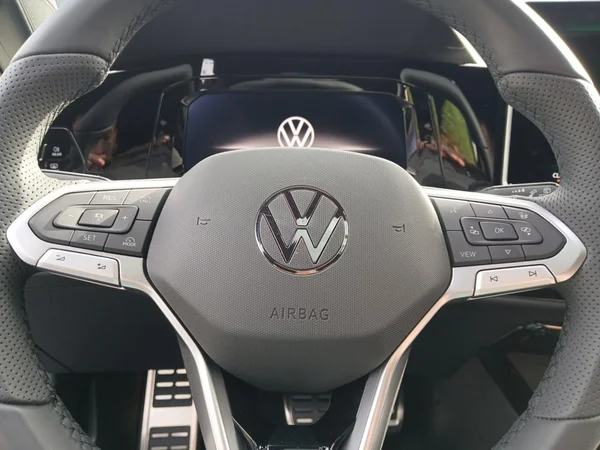 VOLKSWAGEN Golf VIII (2026) — foto 3 van 14