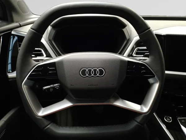 AUDI Q4 e-tron (2025) — foto 7 van 16
