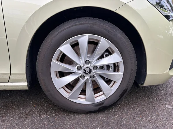 SKODA Superb Combi PHEV (2026) — foto 13 van 24