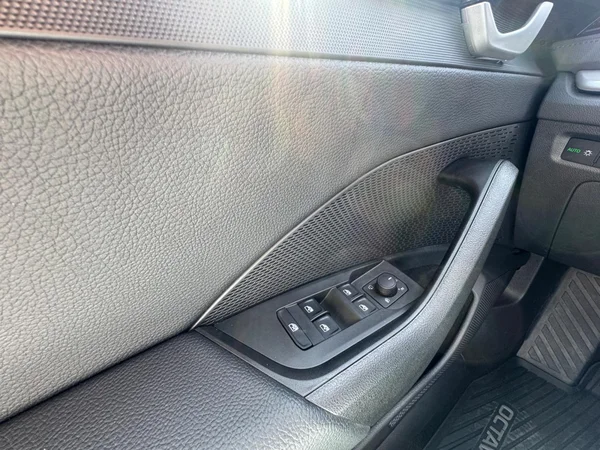 SKODA Octavia Combi (2025) — foto 10 van 21