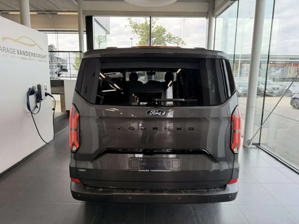 Ford Tourneo Custom — foto 21 van 24