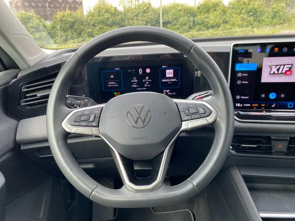 VOLKSWAGEN Tiguan (2024) — foto 8 van 16