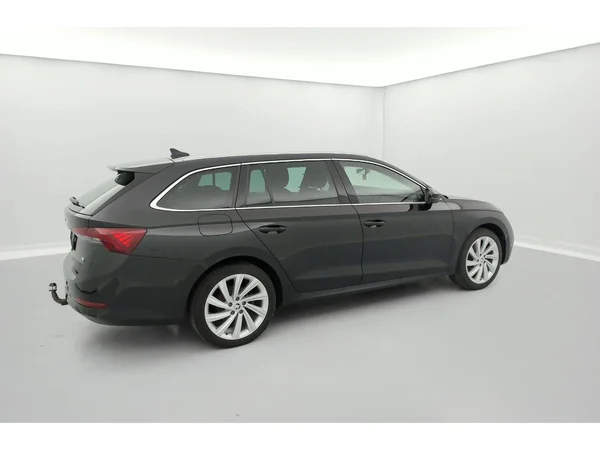 SKODA Octavia Combi PHEV (2021) — foto 4 van 37