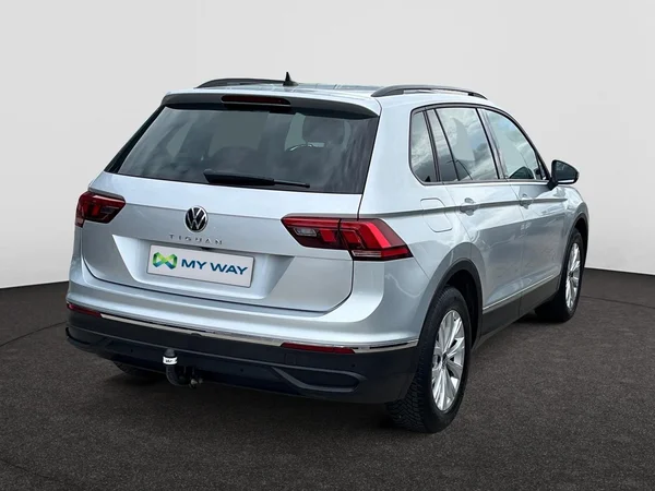 VOLKSWAGEN Tiguan (2021) — foto 12 van 22