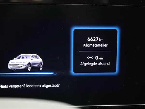 VOLKSWAGEN Tiguan (2025) — foto 10 van 24