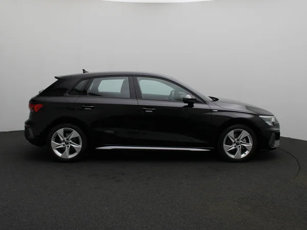 AUDI A3 Sportback (2024) — foto 2 van 23