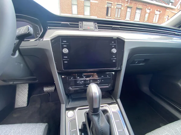 VOLKSWAGEN Passat Variant (2024) — foto 6 van 19