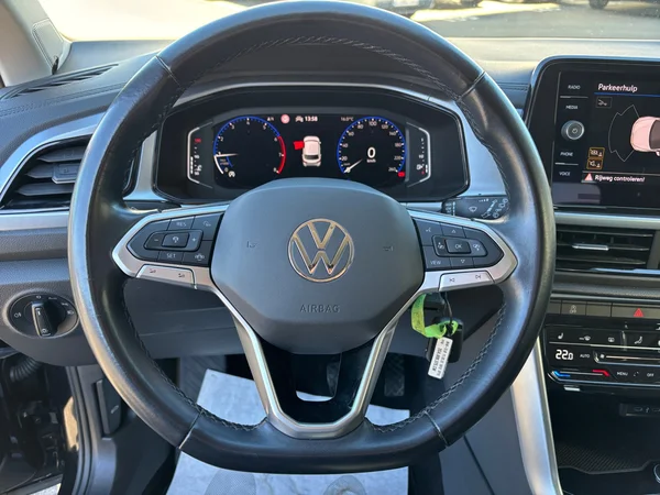 VOLKSWAGEN T-Roc (2022) — foto 4 van 21