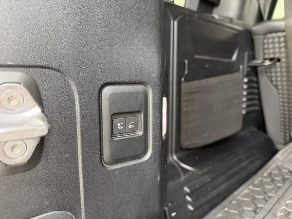 Land Rover Defender (2022) — foto 31 van 31