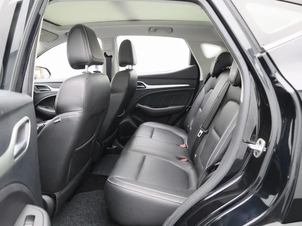 MG ZS EV (2021) — foto 2 van 45
