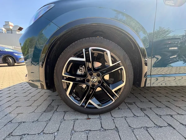VOLKSWAGEN Tiguan (2026) — foto 16 van 24