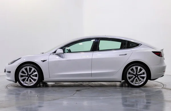 Tesla Model 3 (2020) — foto 12 van 45
