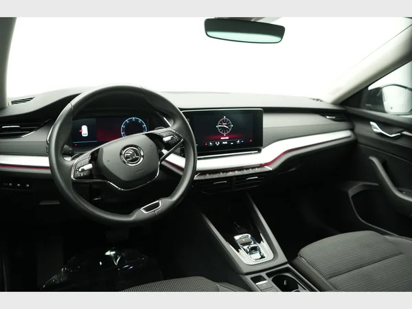 SKODA Octavia Combi (2024) — foto 13 van 29