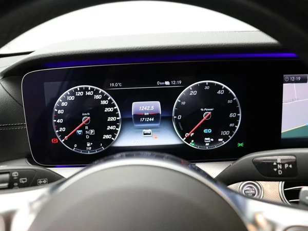 Mercedes-Benz E-Klasse (2020) — foto 8 van 32