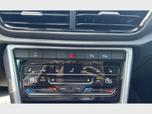 Volkswagen T-Roc (2023) — foto 10 van 29