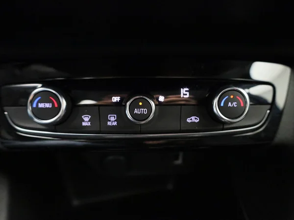 Opel Corsa-e (2023) — foto 16 van 38