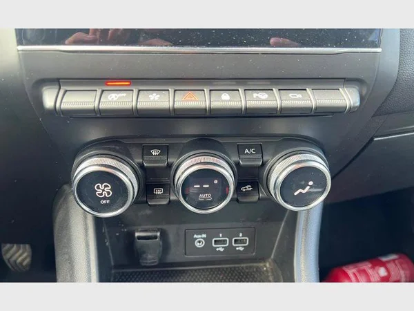 Renault CAPTUR (2020) — foto 8 van 32