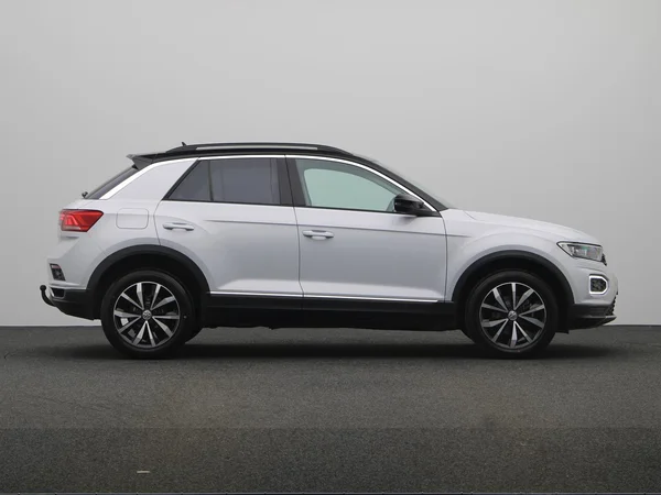 VOLKSWAGEN T-Roc (2019) — foto 18 van 20