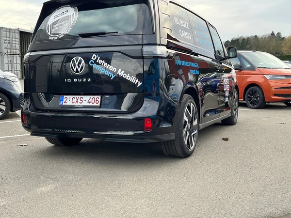 VOLKSWAGEN ID.Buzz (2023) — foto 17 van 24
