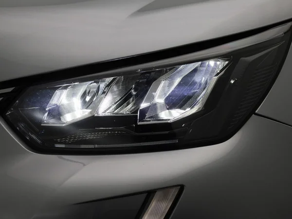 Peugeot e-2008 (2023) — foto 8 van 43