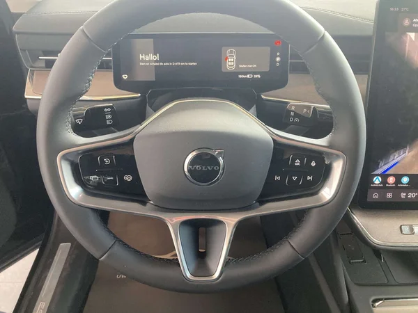 Volvo ES90 — foto 7 van 19
