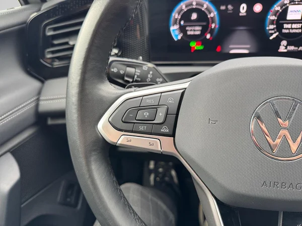 VOLKSWAGEN Tiguan (2024) — foto 4 van 24
