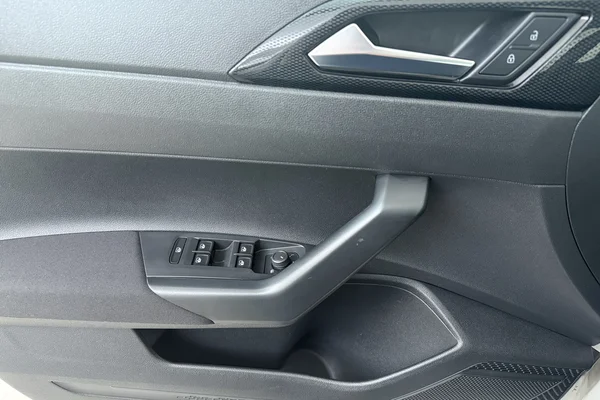 Volkswagen Taigo (2024) — foto 8 van 17