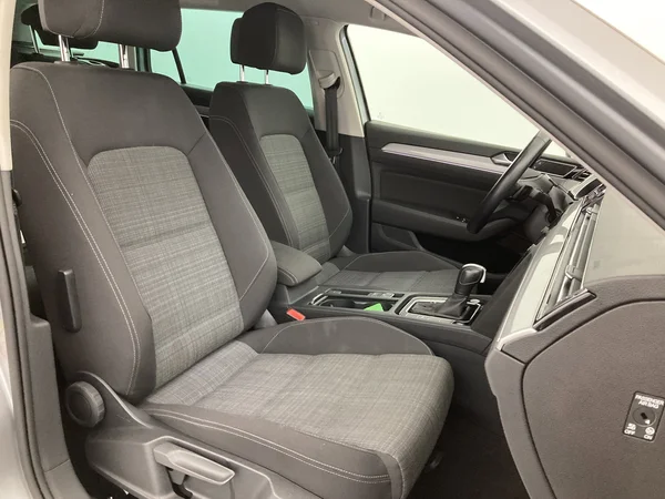 VOLKSWAGEN Passat Variant (2021) — foto 28 van 36