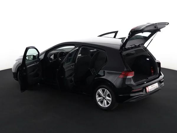 VOLKSWAGEN Golf (2024) — foto 26 van 27