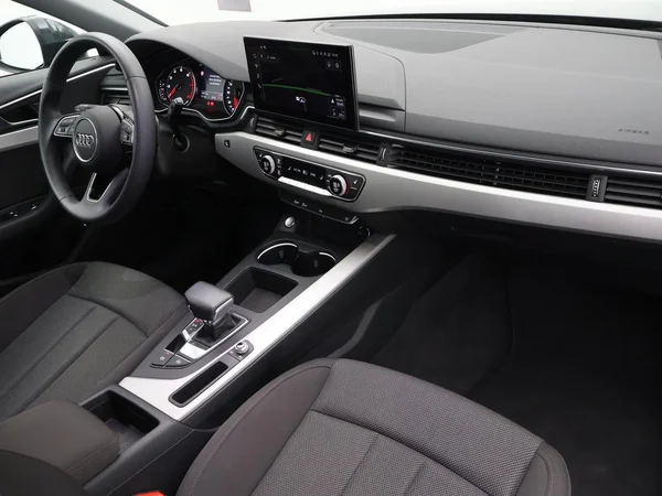 AUDI A4 Avant (2024) — foto 22 van 28