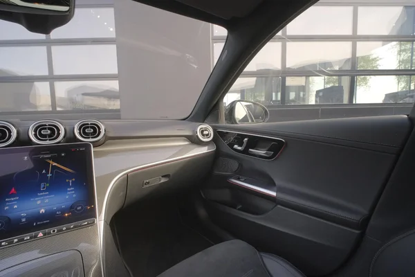 Mercedes-Benz C-Klasse (2024) — foto 11 van 34