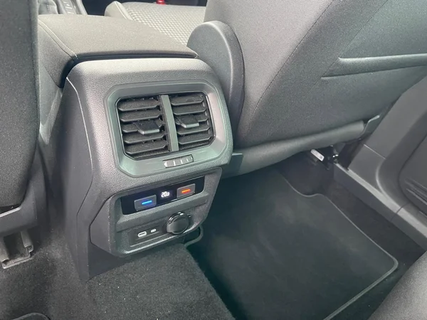 VOLKSWAGEN Tiguan (2021) — foto 8 van 24
