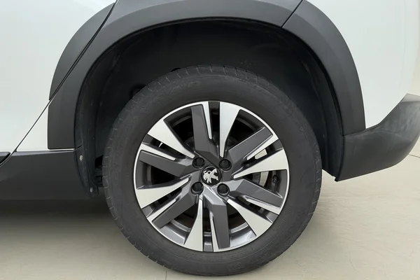 Peugeot 2008 (2019) — foto 17 van 20