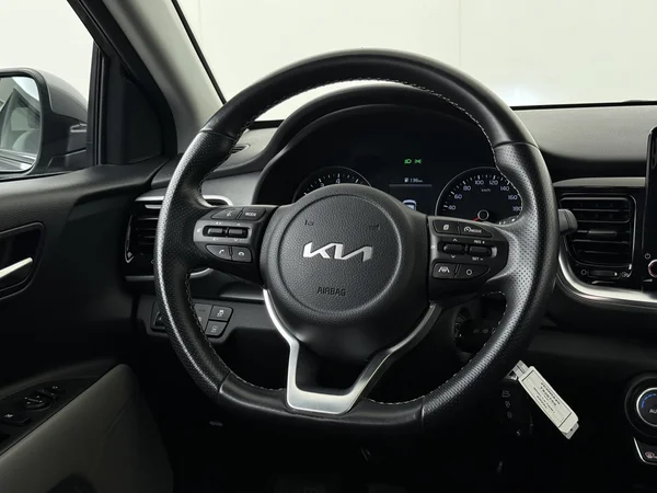 KIA Stonic (2024) — foto 14 van 26
