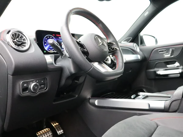 Mercedes-Benz EQB (2026) — foto 4 van 34