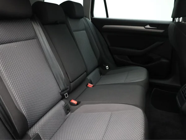 VOLKSWAGEN Passat SW (2021) — foto 7 van 19