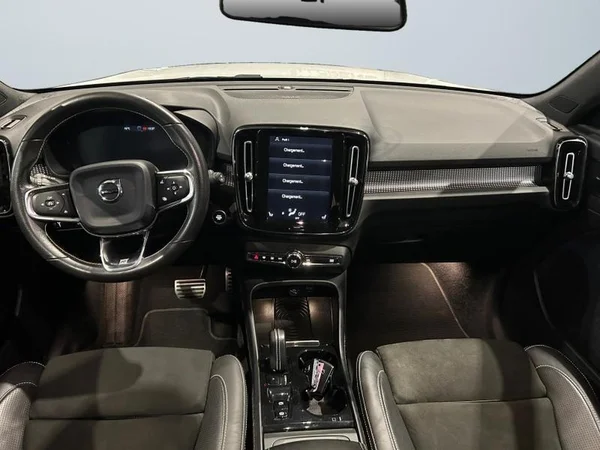 VOLVO XC40 (2018) — foto 6 van 32