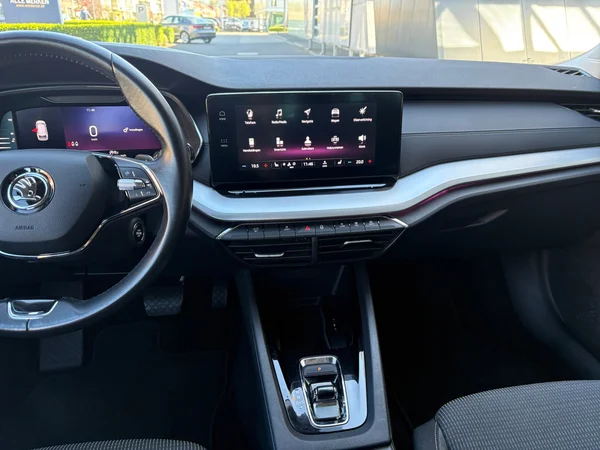 SKODA Octavia Combi (2020) — foto 2 van 24