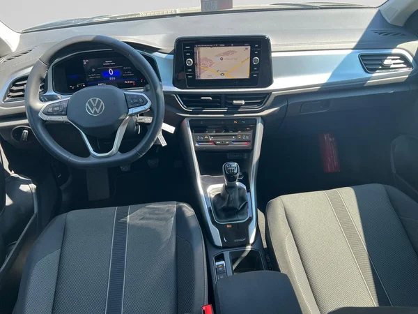 VOLKSWAGEN T-Roc (2022) — foto 15 van 18