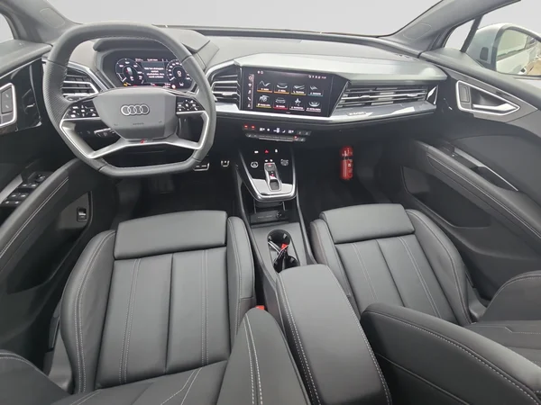 AUDI Q4 Sportback e-tron (2025) — foto 23 van 24