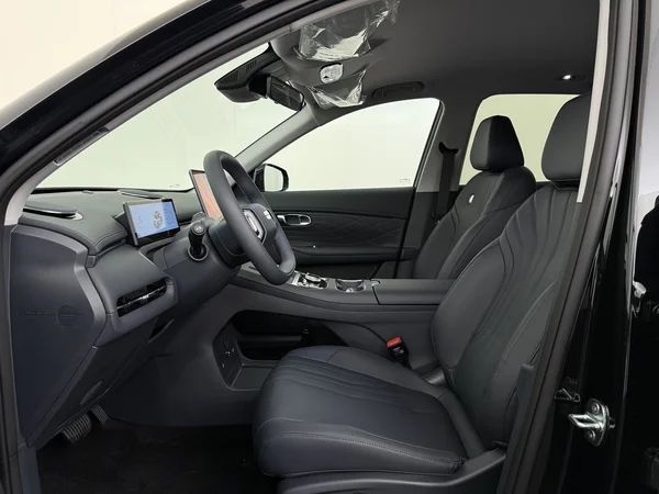 GEELY Starray EM-i (2026) — foto 2 van 29