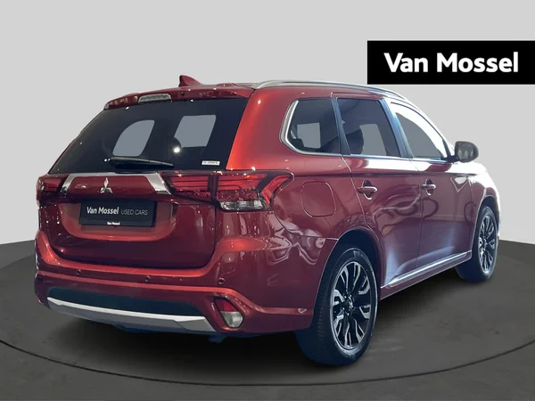 Mitsubishi Outlander (2018) — foto 16 van 21
