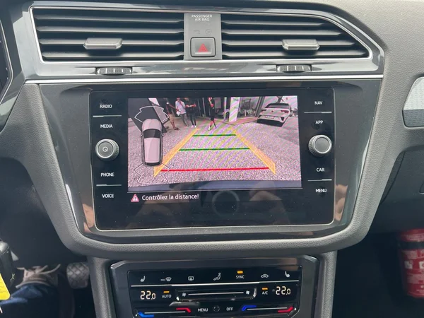 VOLKSWAGEN Tiguan (2023) — foto 2 van 18