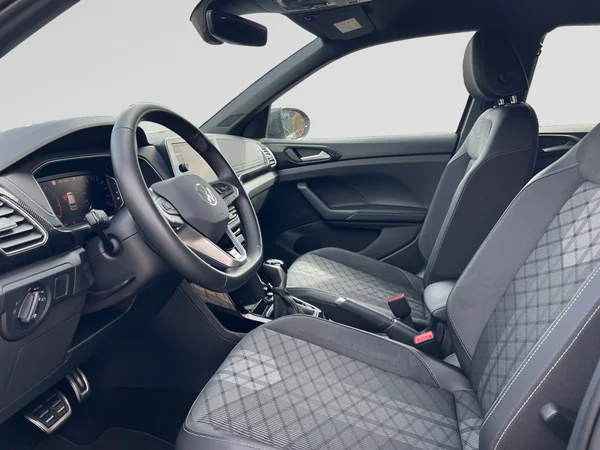 VOLKSWAGEN T-Cross (2025) — foto 2 van 24