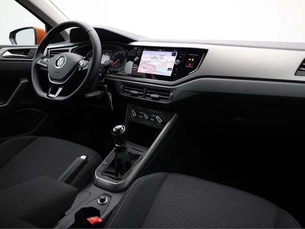 VOLKSWAGEN Polo (2018) — foto 13 van 19
