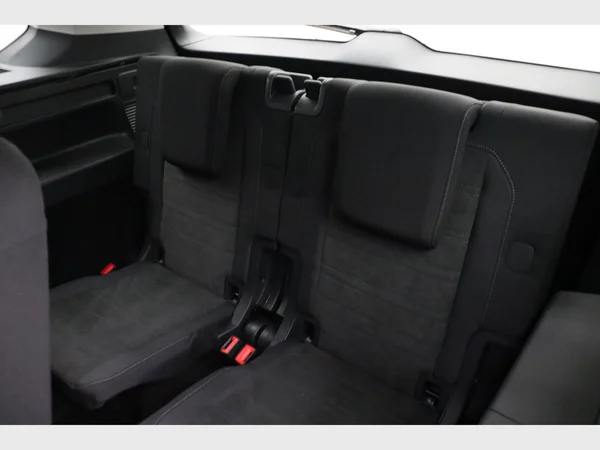 VOLKSWAGEN Touran (2023) — foto 28 van 28