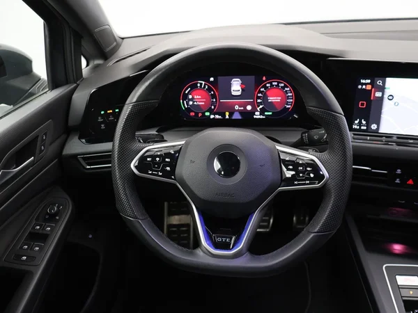 VOLKSWAGEN Golf VIII GTE (2022) — foto 20 van 31