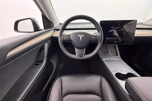 Tesla Model 3 (2023) — foto 3 van 30