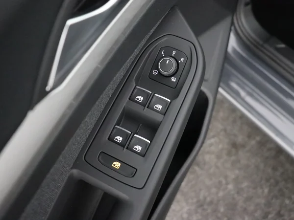VOLKSWAGEN Golf (2024) — foto 20 van 28